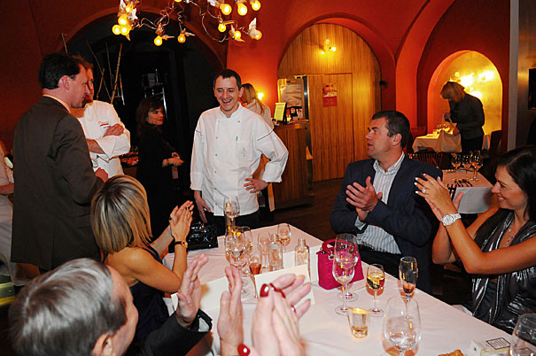 Michel Del Burgo applaudi par les invités