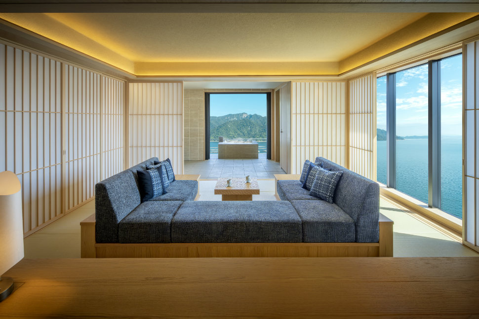KAI Miyajima face aux paysages de Setouchi au Japon