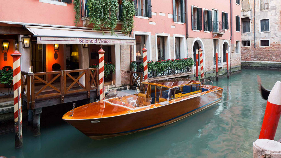 Splendid Venice – Starhotels Collezione et son accès sur le canal
