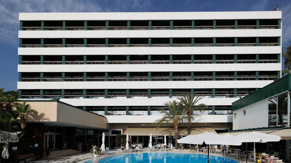 Piscine et façade du Grand Hotel del Mare Resort & Spa à Bordighera